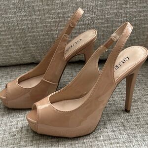 Women GUESS High Heels SIZE 7.5M Color Cream.
